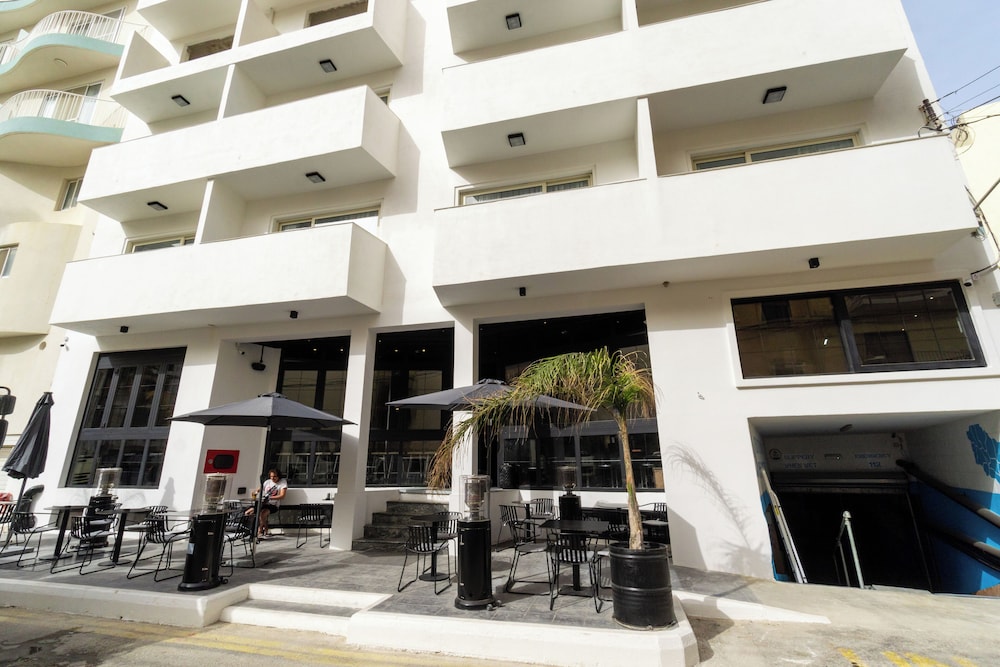 Block Hotel Rooms and Aparments 2/54