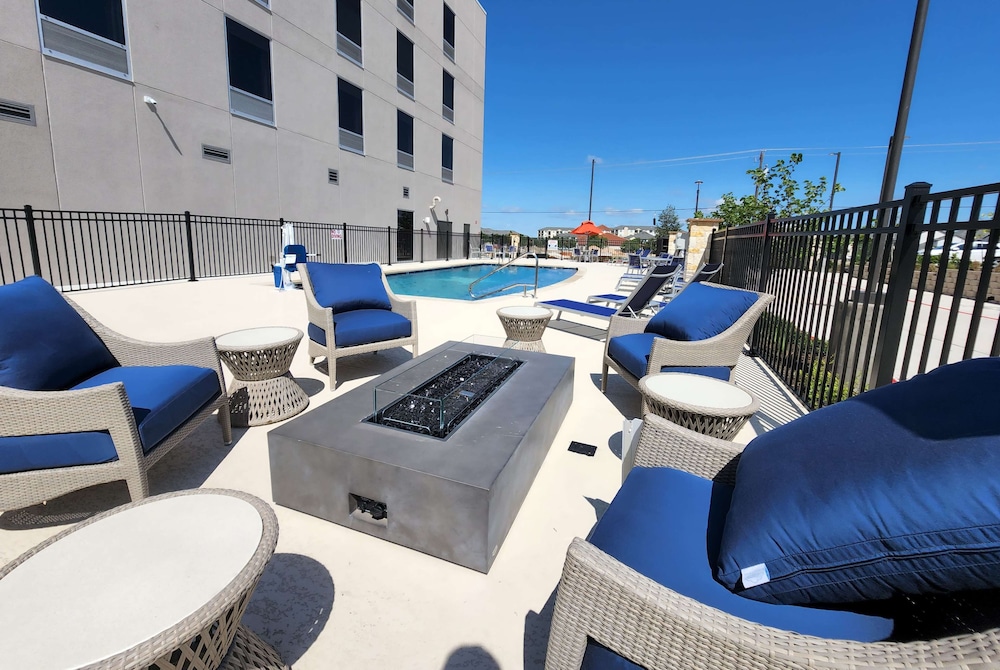 La Quinta Inn & Suites by Wyndham Pflugerville 24/28