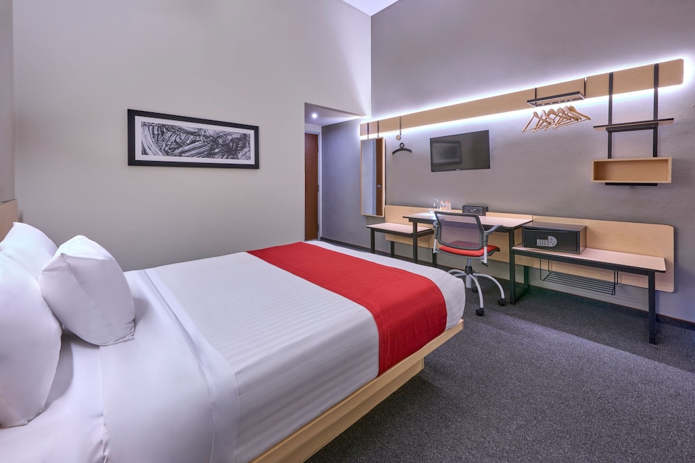 ROOM QUEEN