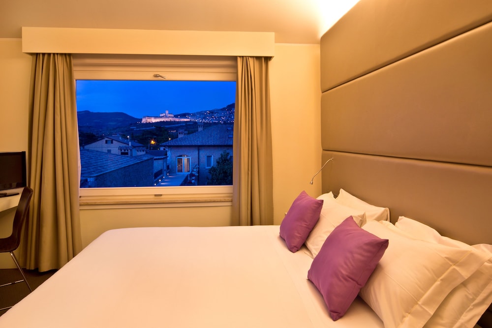 HOTEL CENACOLO(formerly Ora Hotel Cenacolo) 10/42
