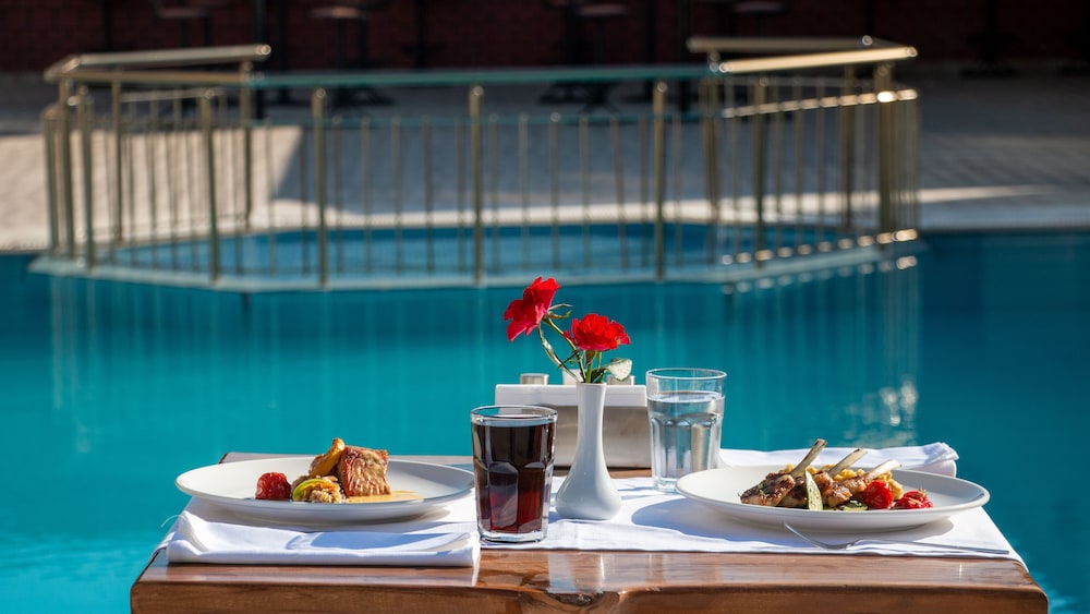 Lake Life Hotel 47/50