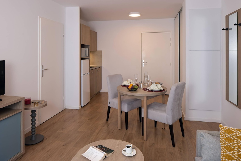 Quality Aparthotel Massy Palaiseau 24/28
