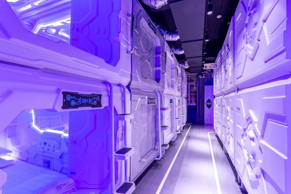 Met A Space Pod @ Arab Street 33/50