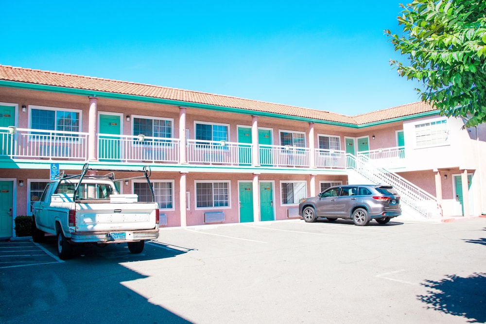Discovery Inn 3/34