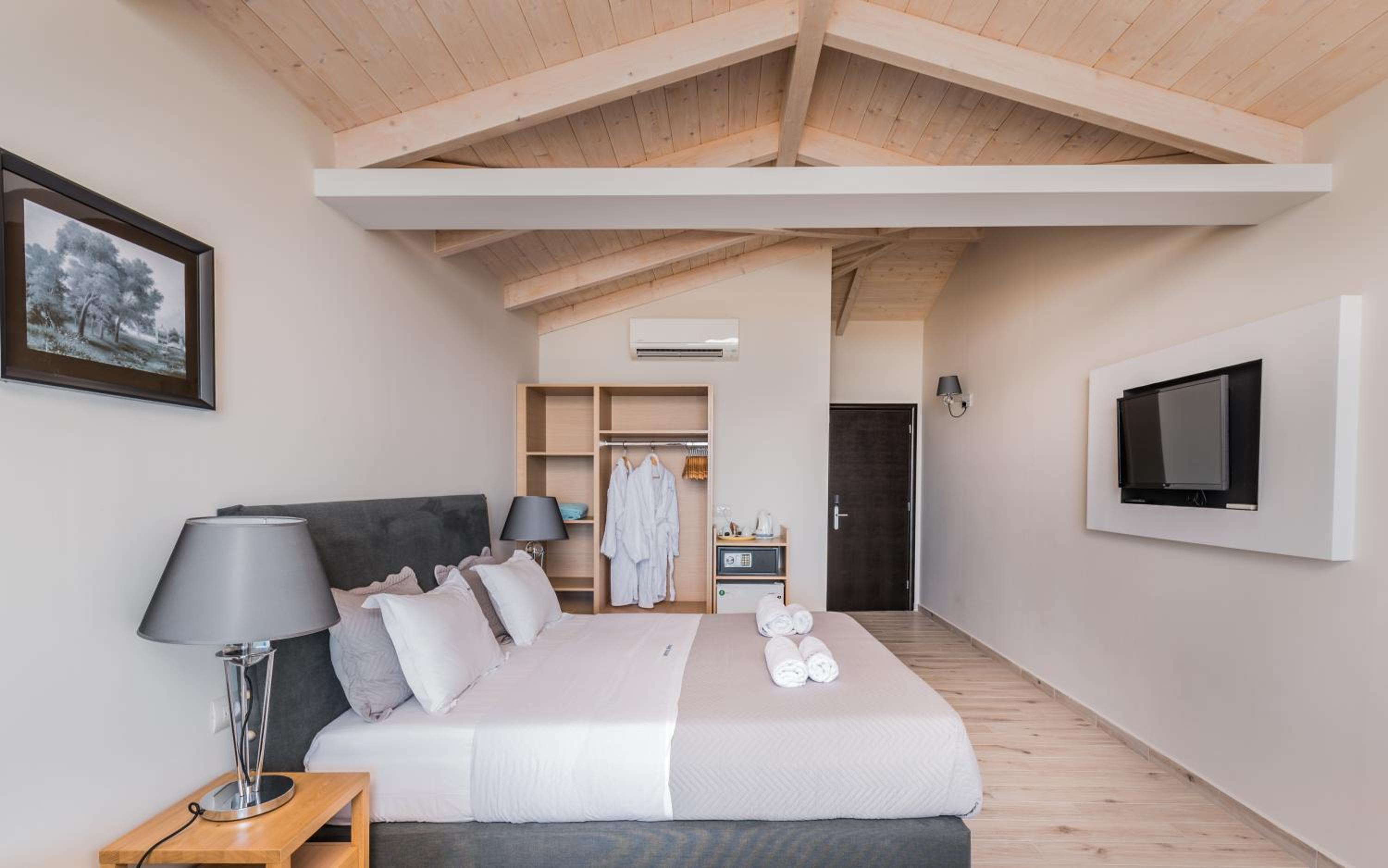 Superior, Double or Twin Bed, Sea View, Crystal Beach Hotel 9/10