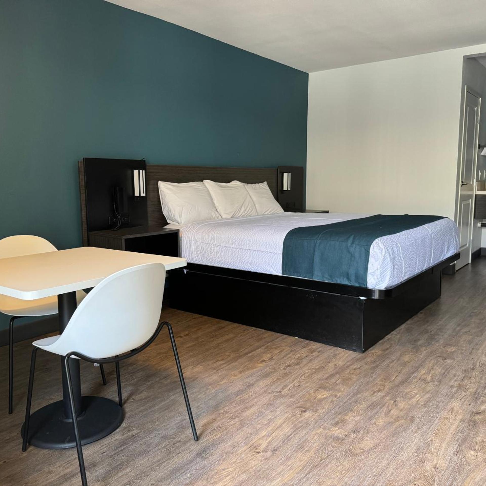 Studio6 Suites Gardena, CA 12/33