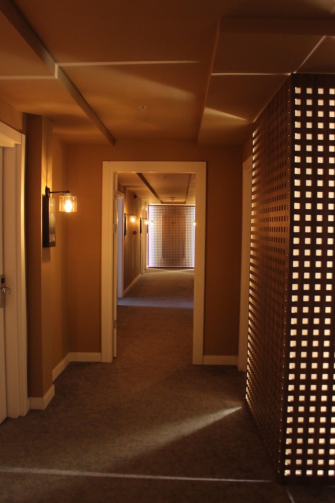 Bonnie City Hotel 24/50