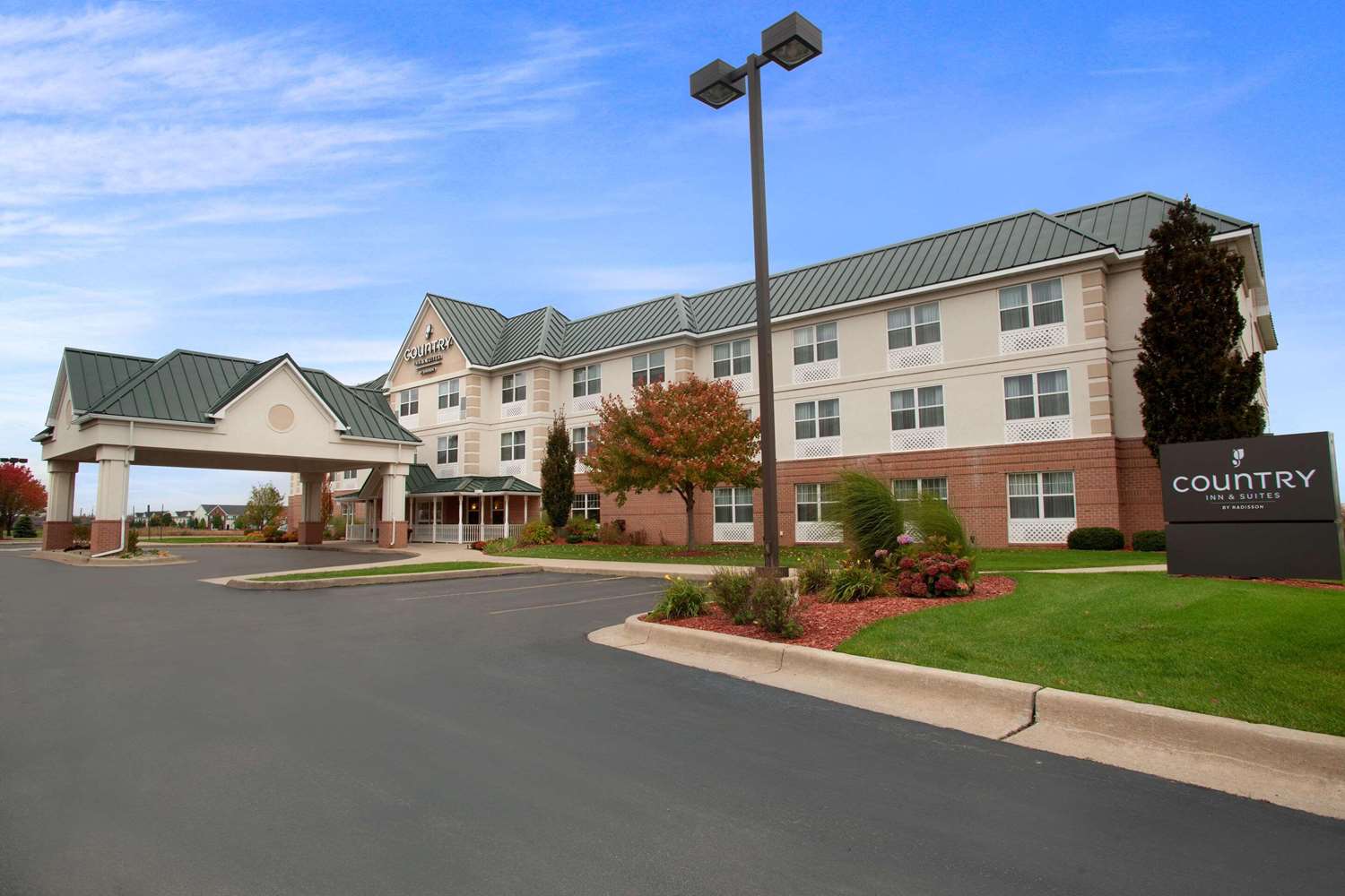 Country Inn & Suites by Radisson, Dundee, MI 20/20