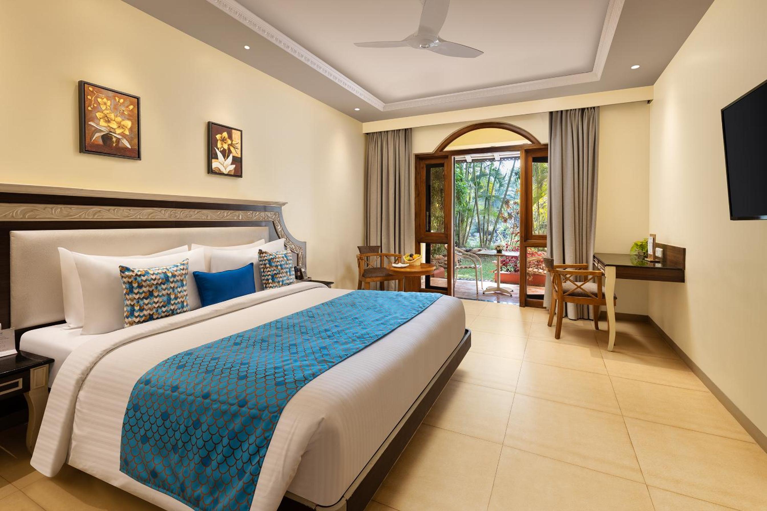 غرفة بريميوم بإطلالة على المسبح، Fortune Resort Benaulim 4/5