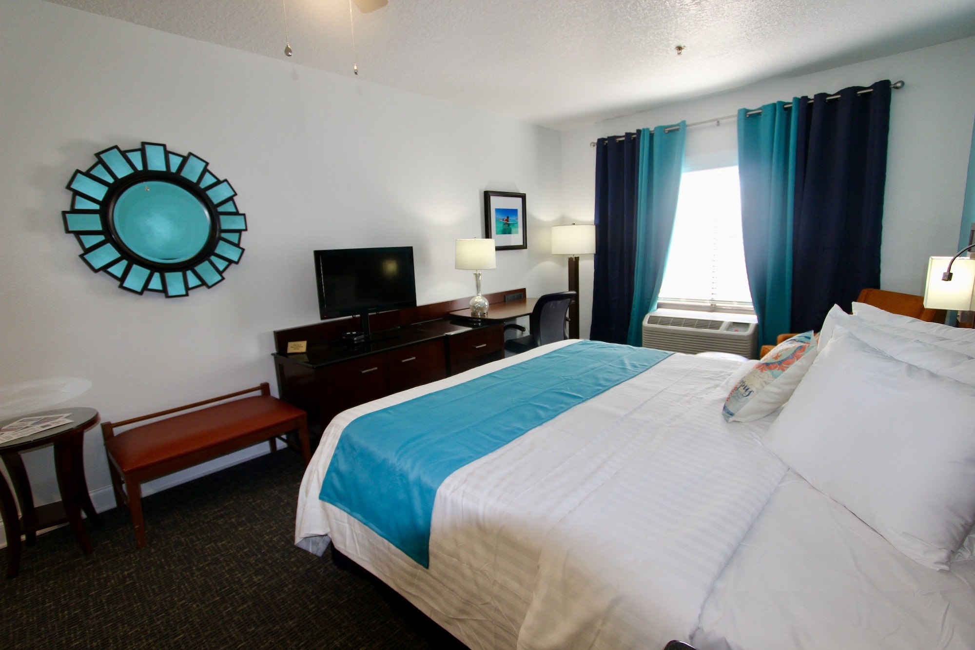 DELUXE, KING BED