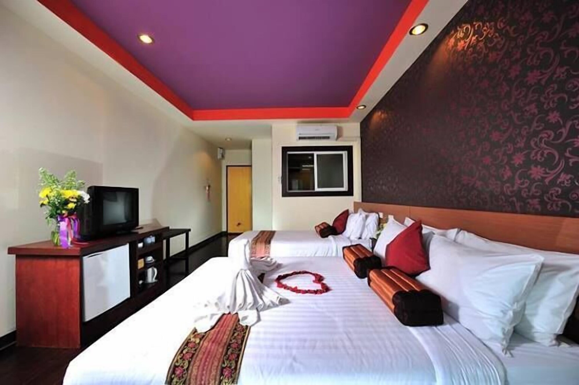 Island, Suite, 1 Double and 1 Single Bed