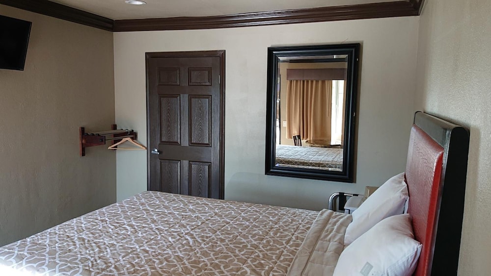 Santa Ana Travel Inn 10/40