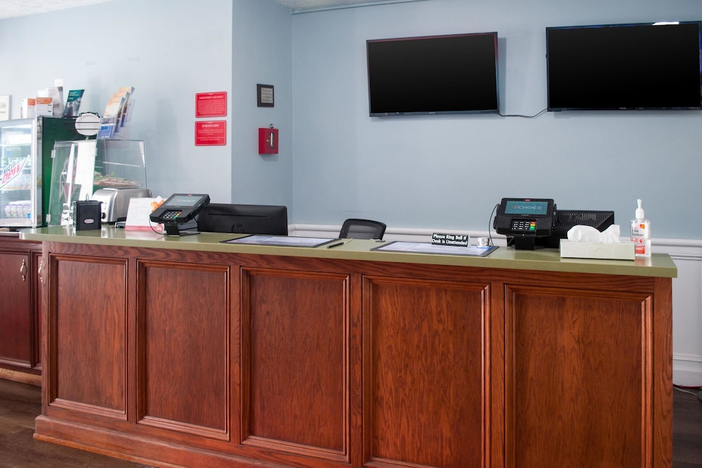 Econo Lodge Inn & Suites South 6/27