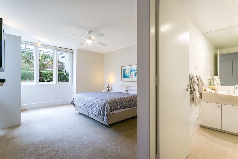 PORTSEA VILLAGE RESORT 16/69