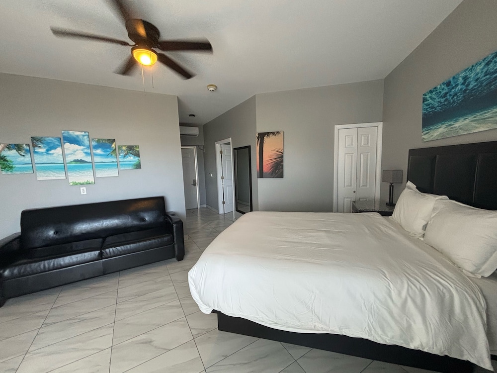 Grace Bay Suites 9/50