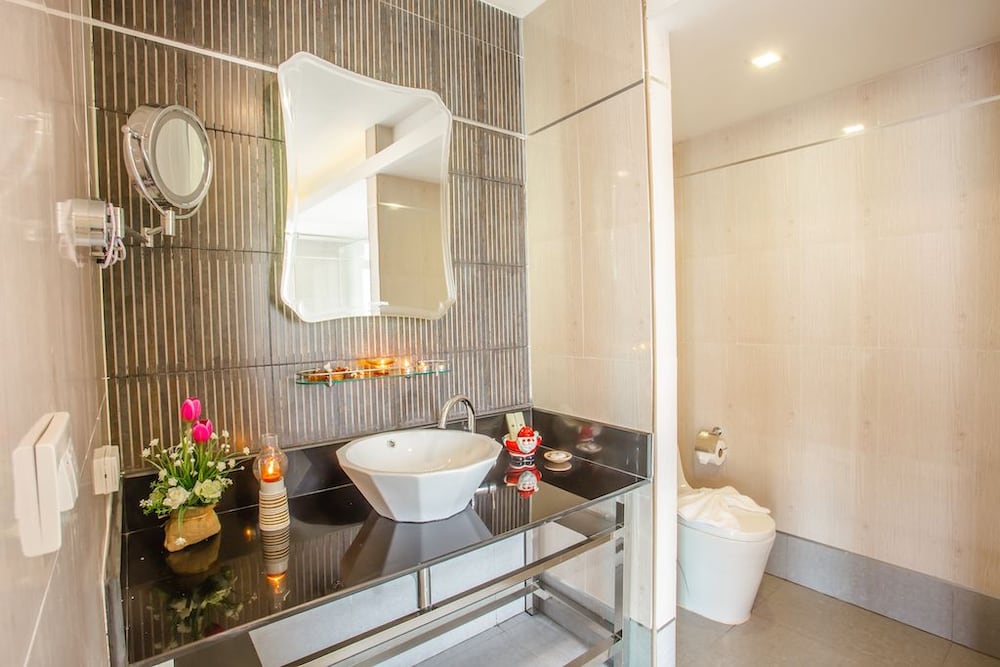 Saint Tropez Beach Resort Hotel 73/74