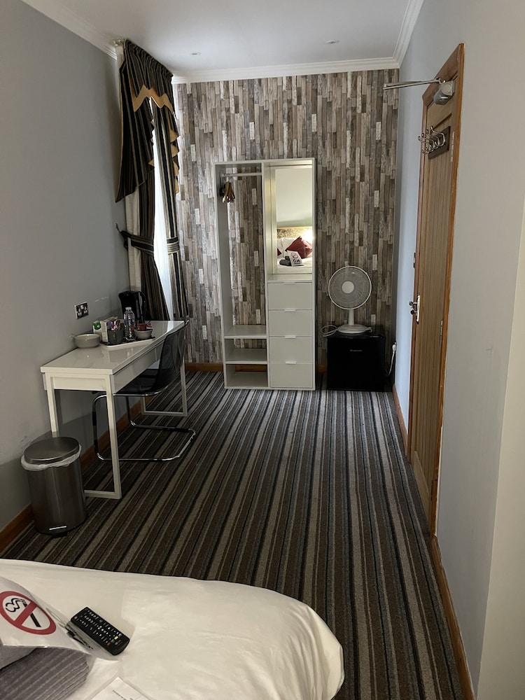 Six Bells Hotels 29/47