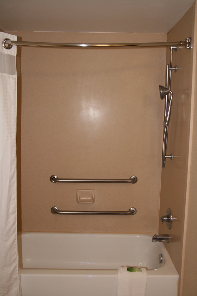 Holiday Inn Express Suites Greenwood 9/66