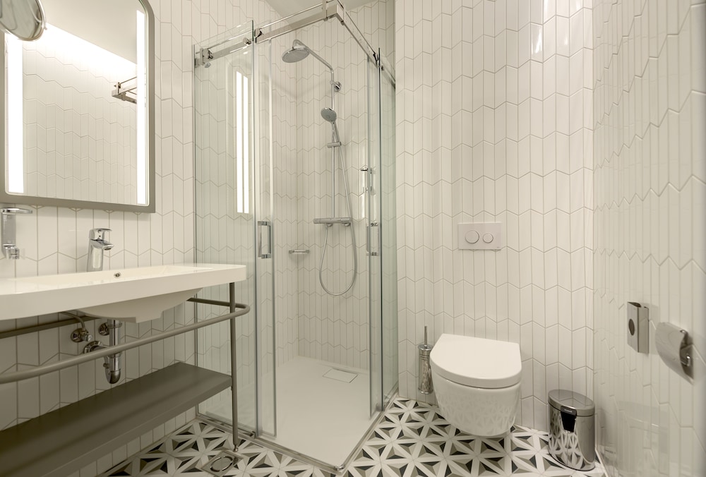 1 BEDROOM, JUNIOR SUITE, CITY VIEW