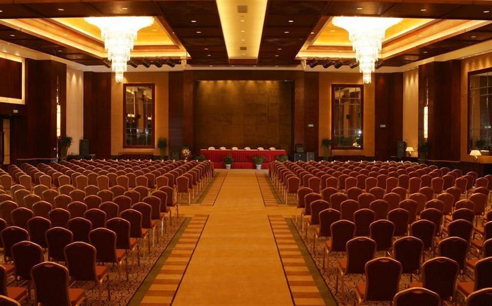 New Century Grand Hotel 33/35