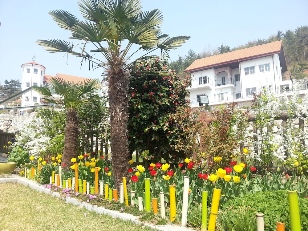 Namhae German Village Neuhaus in Korea 39/53