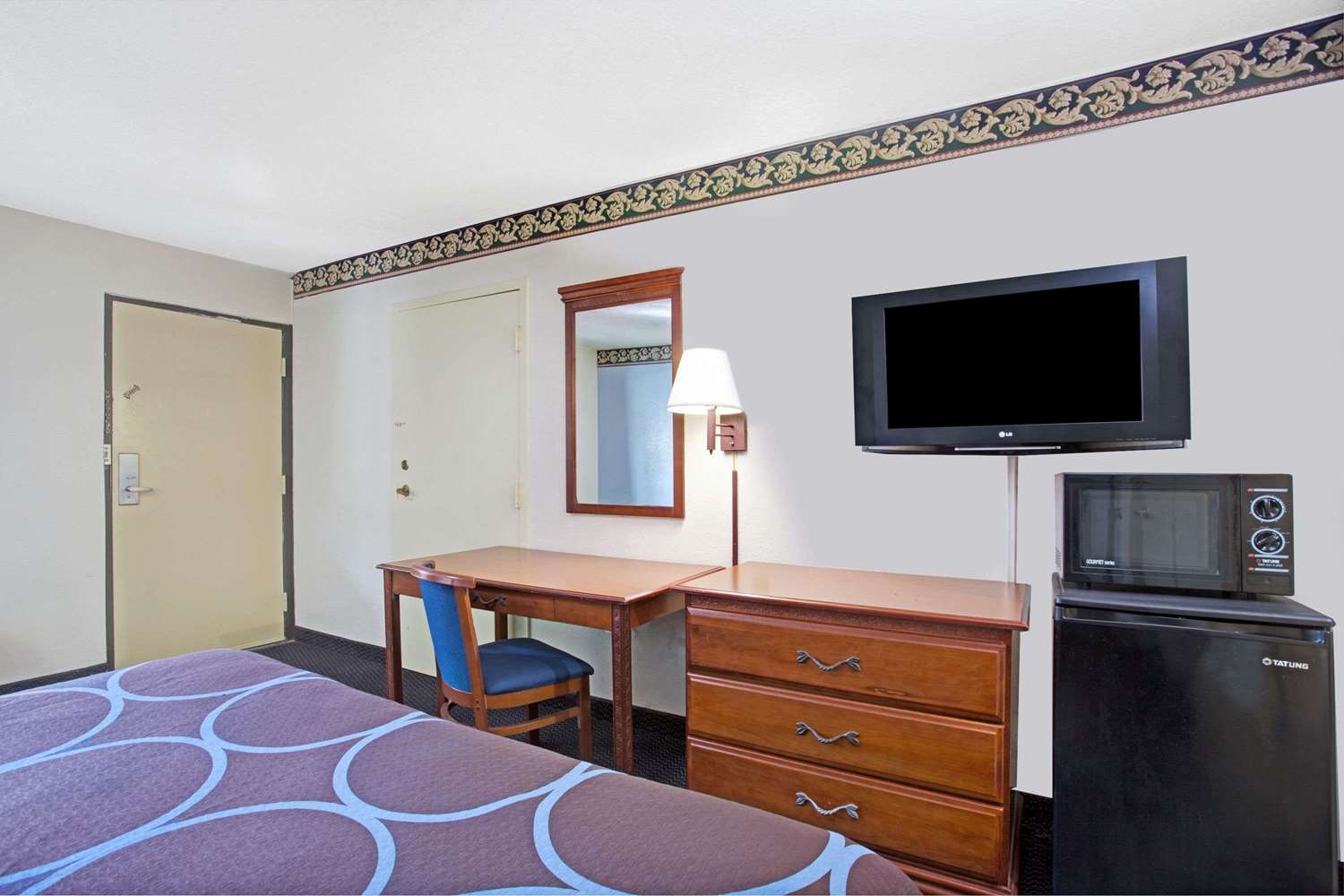 Super 8 By Wyndham Suwanee 9/12