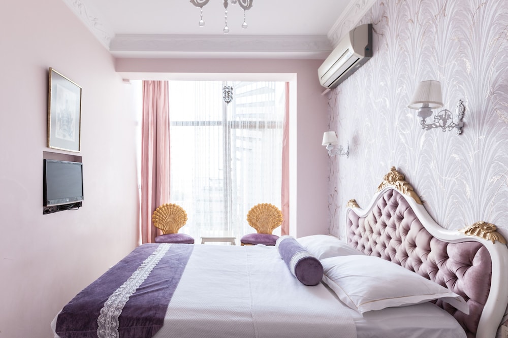 Romantic Hotel Istanbul 11/72