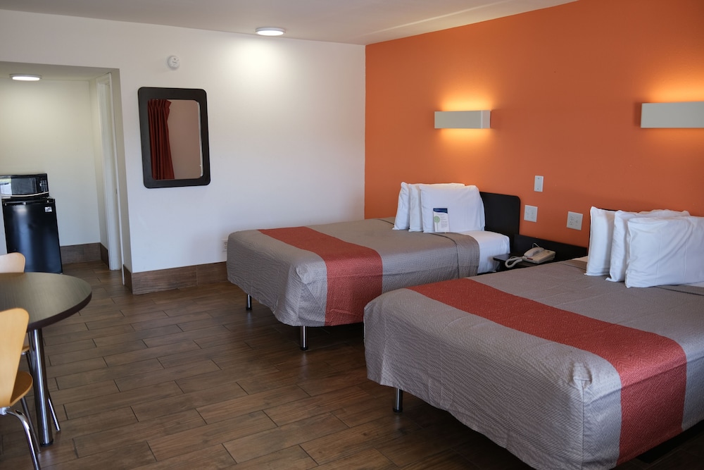 Motel6 Harrisonburg, VA - South 25/47