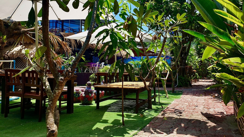 Oasis Lipe Resort 54/66