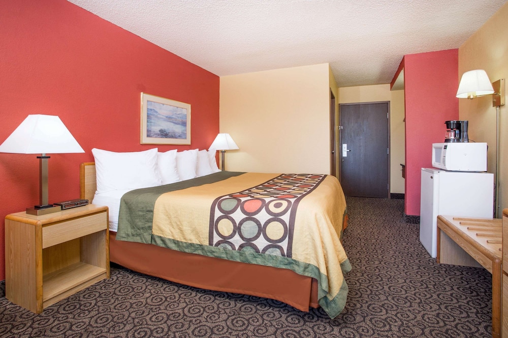 Super 8 By Wyndham Appleton 6/32