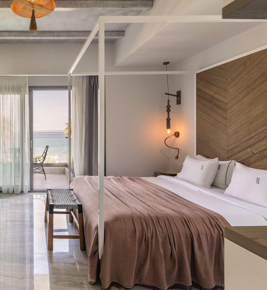 Blue Carpet Luxury Suites 15/50