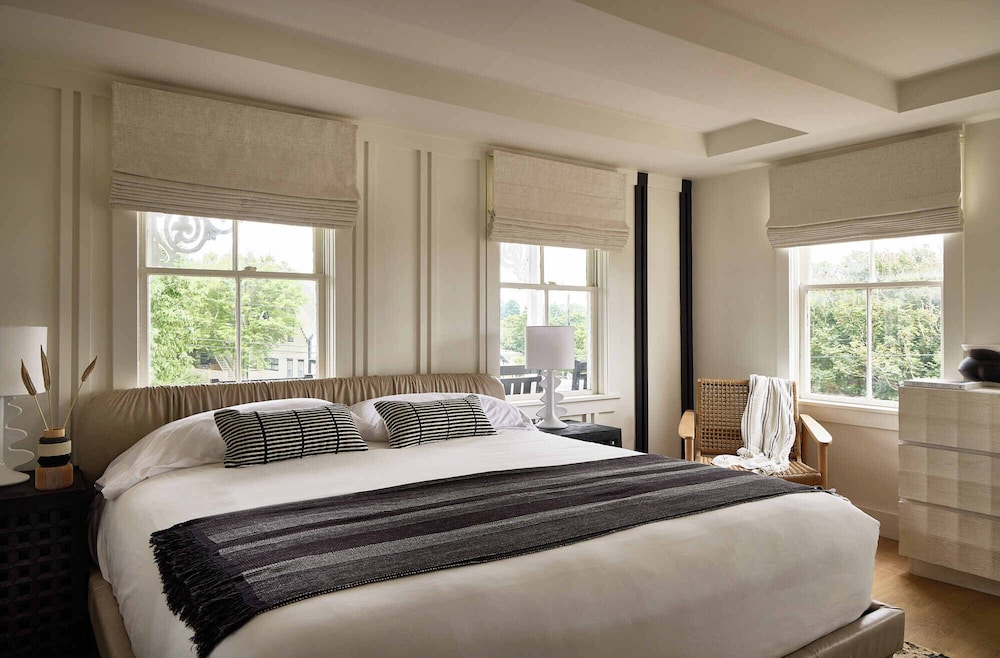 Gothic, King Bed