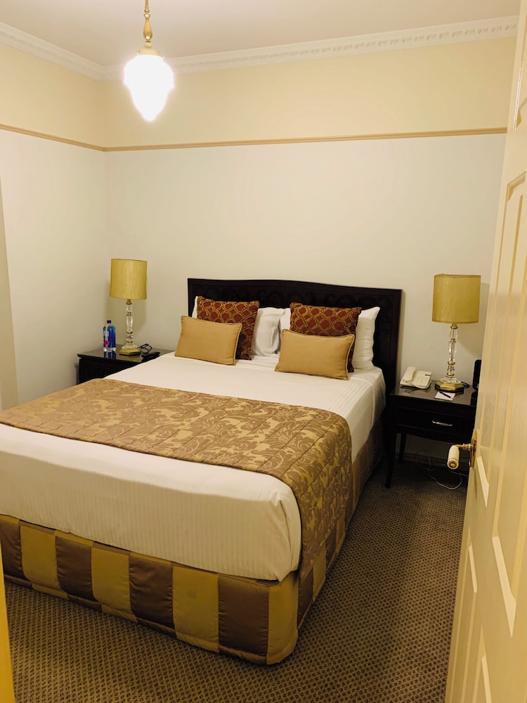 Royal Albert Hotel 21/75