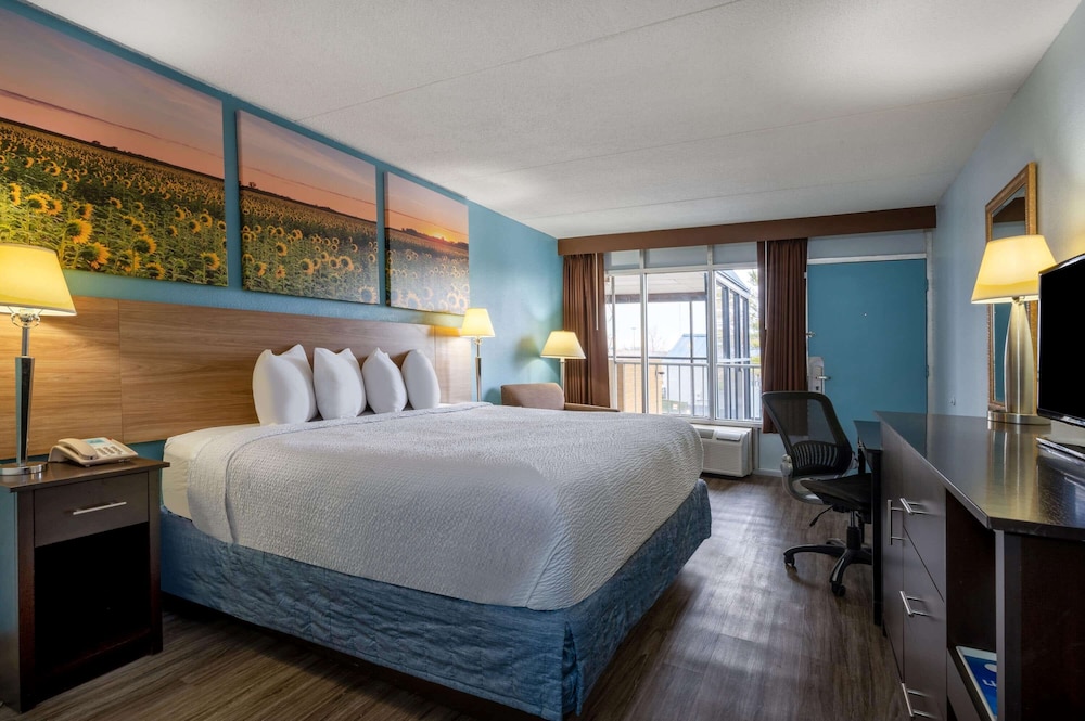Days Inn by Wyndham Perrysburg 5/24