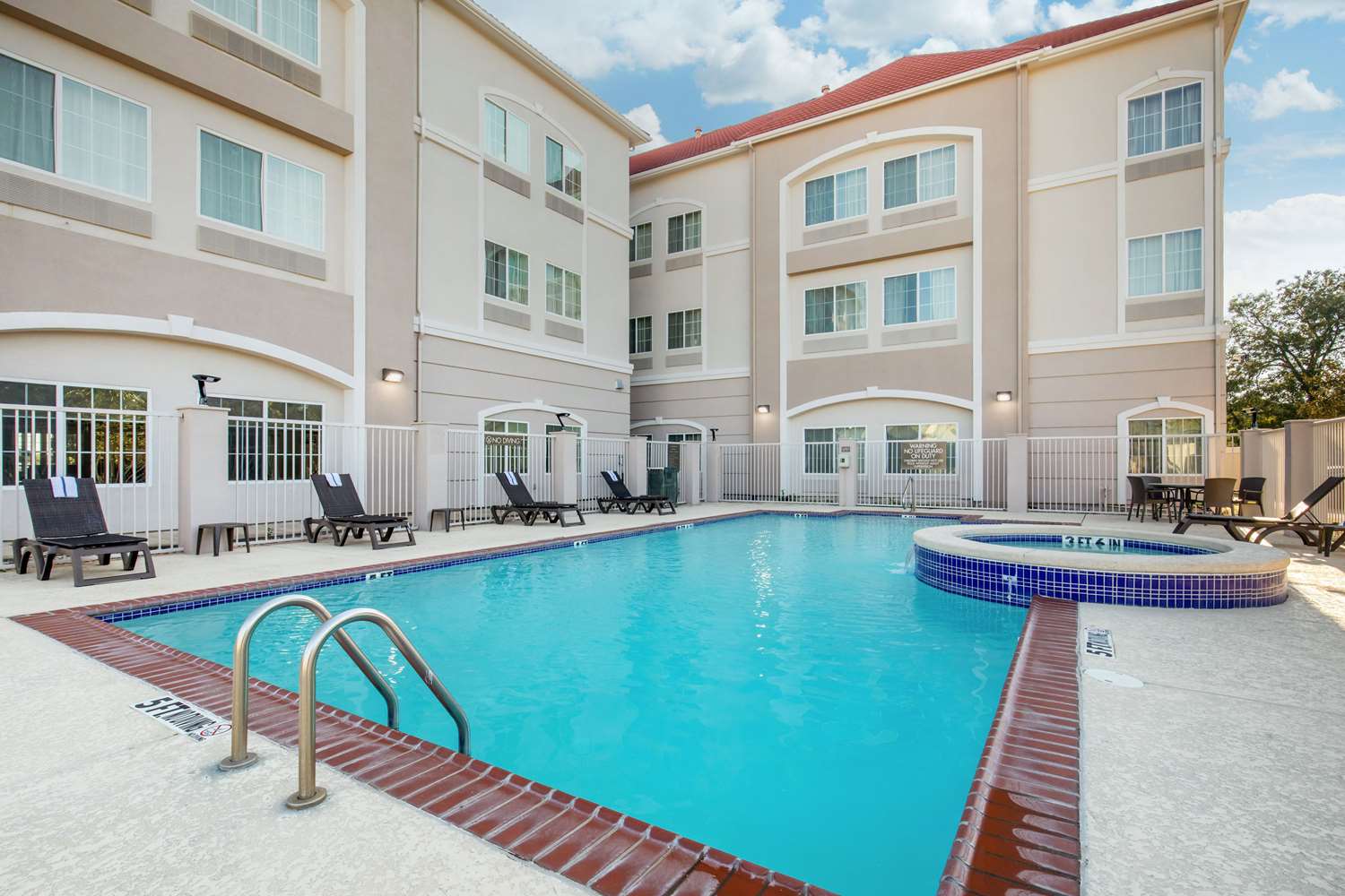 Comfort Inn and Suites Cedar Hill Duncanville 32/32