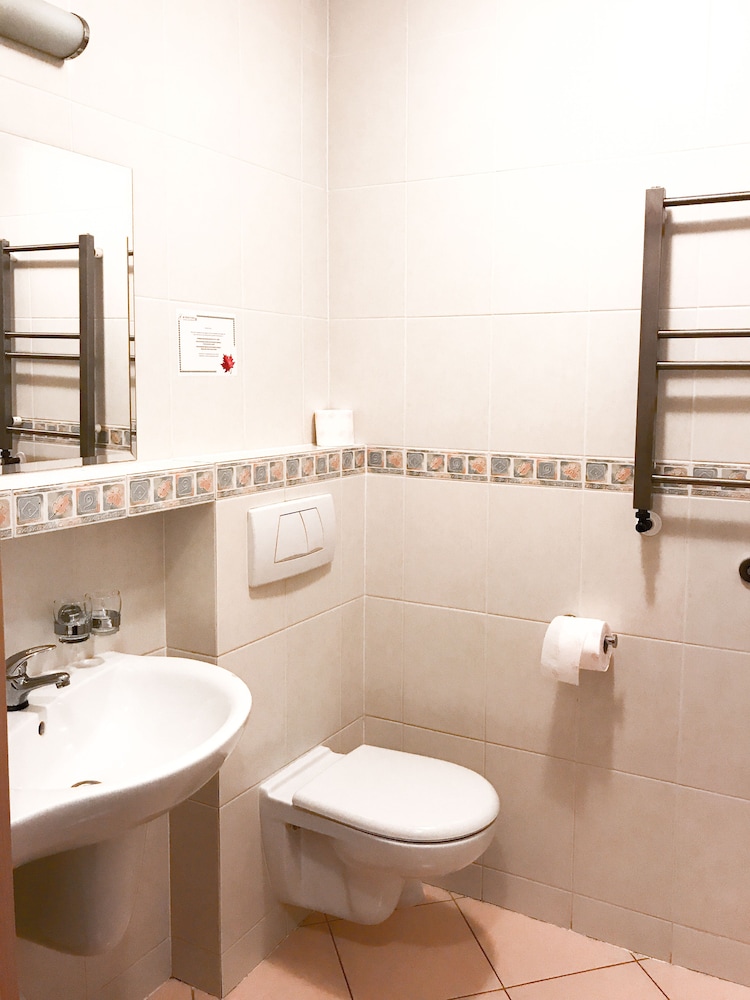 ROOM, TWIN BEDS