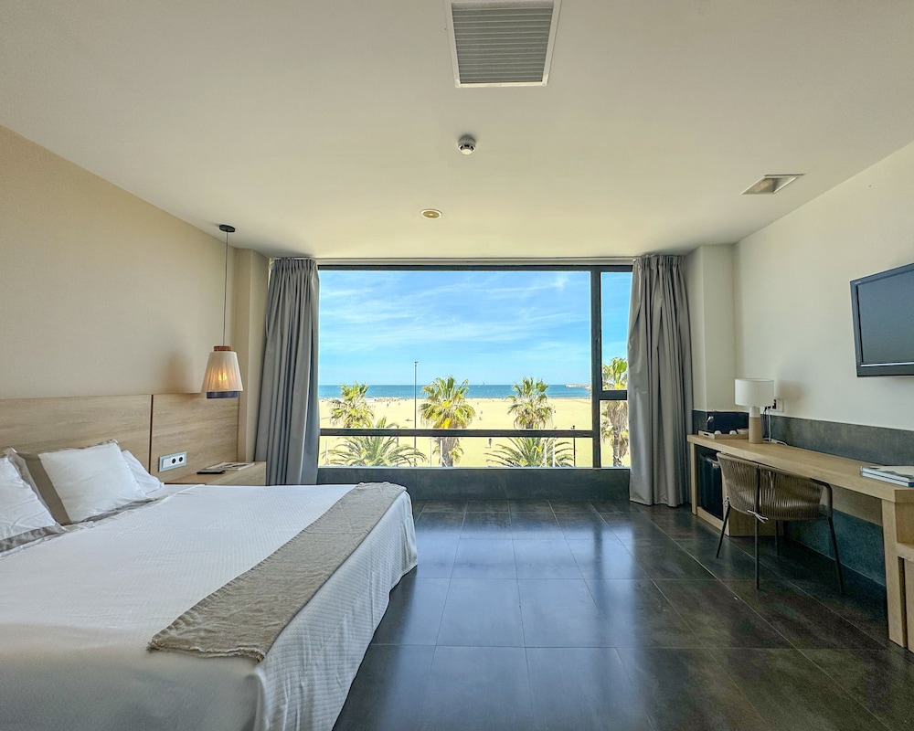 Suite, Sea View