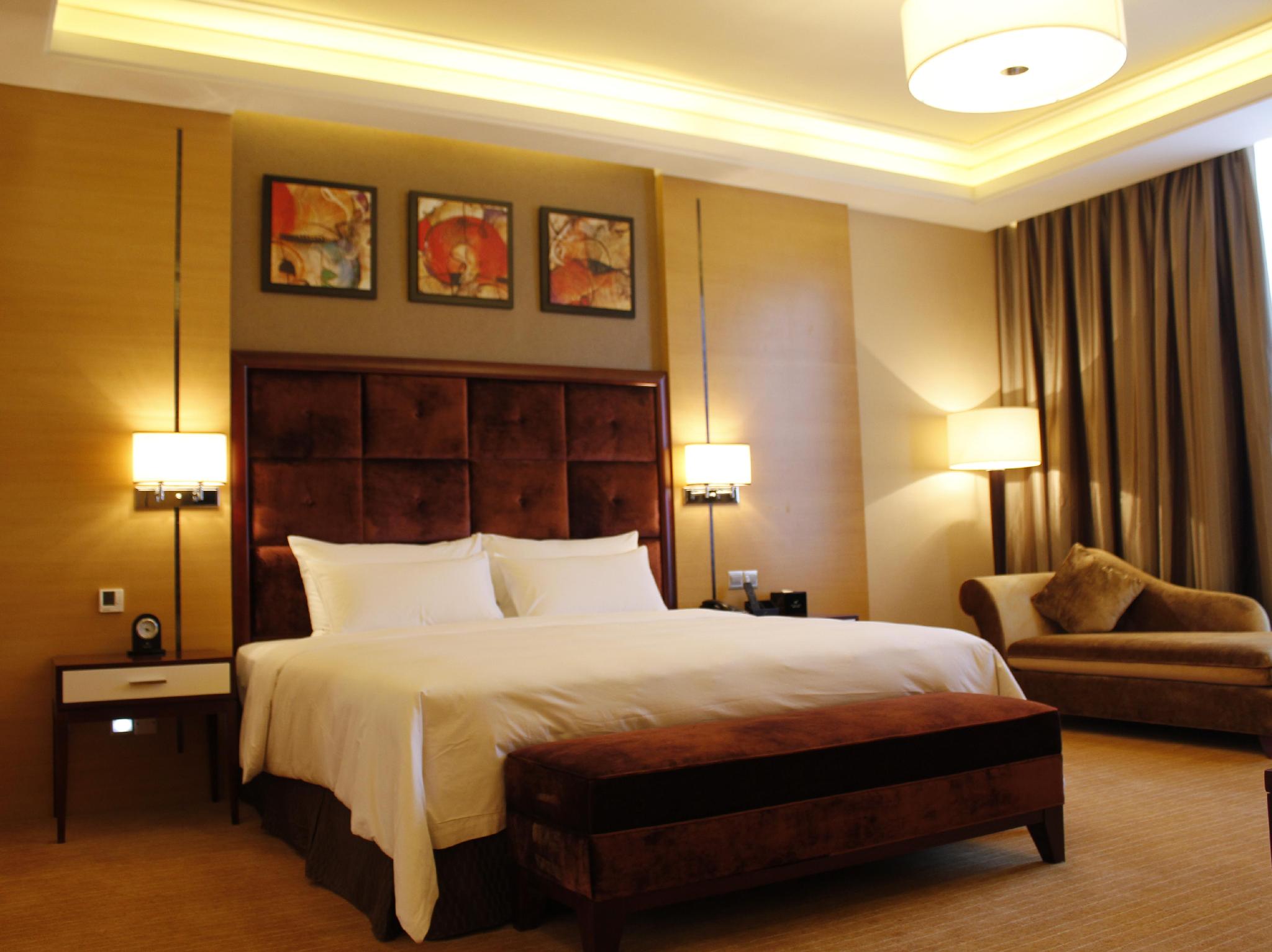 Superior, Queen Bed