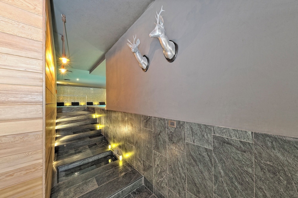 DV Chalet Boutique Hotel and Spa 17/18