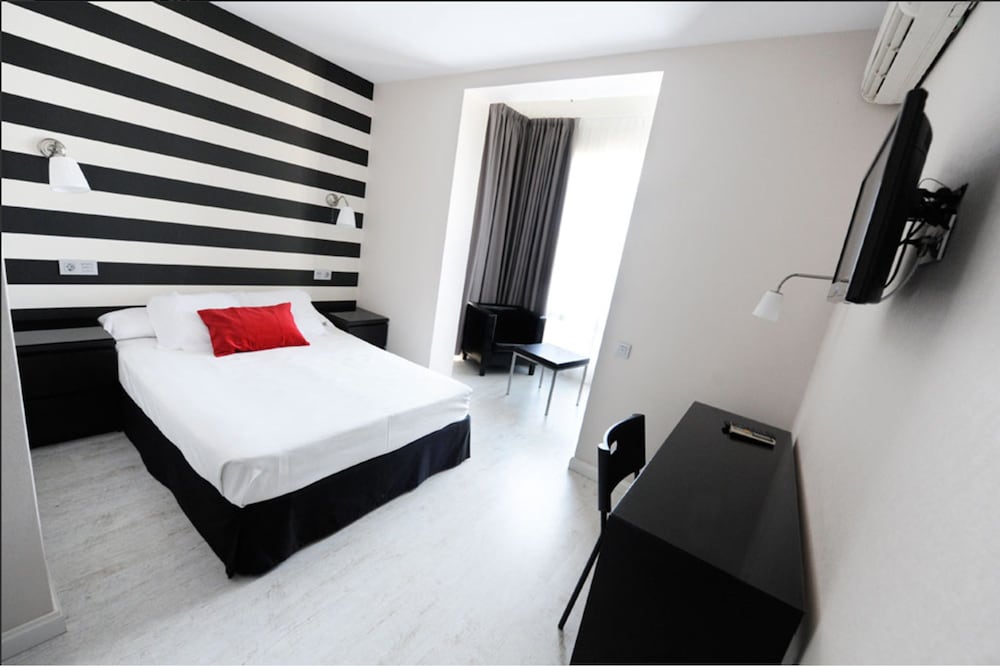 Hostal Domus 12/36