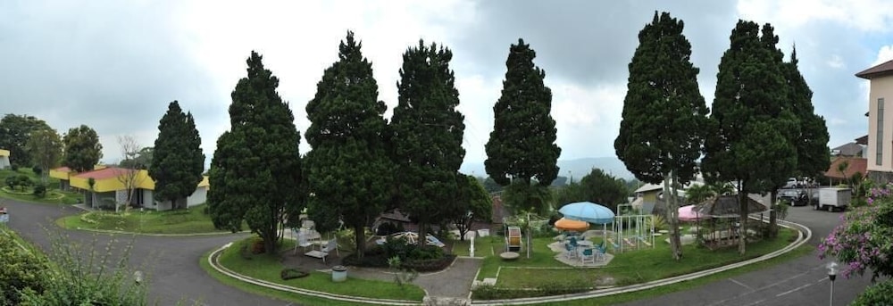 Amanda Hills Hotel 7/47