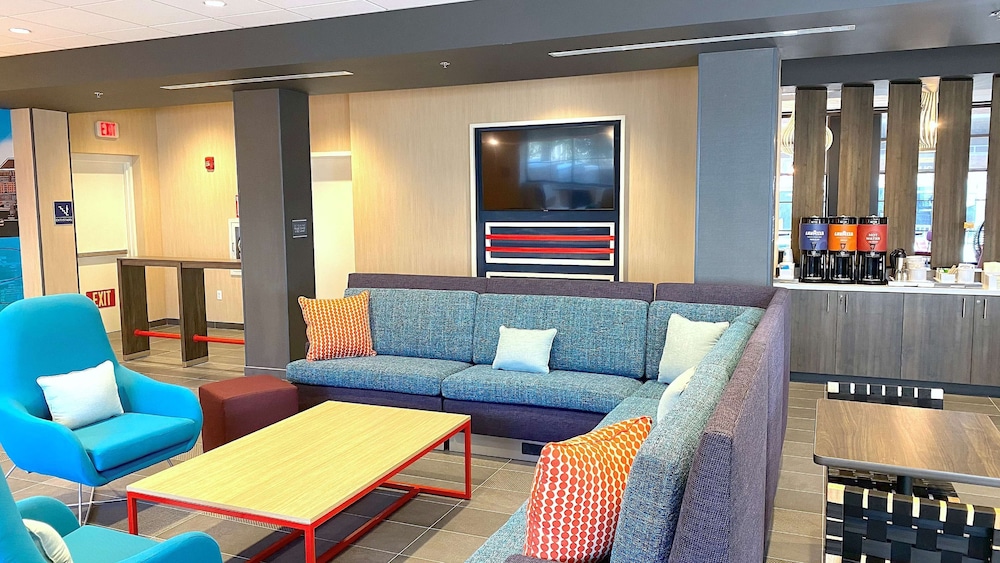 Tru By Hilton Baltimore Harbor East Md 28/49