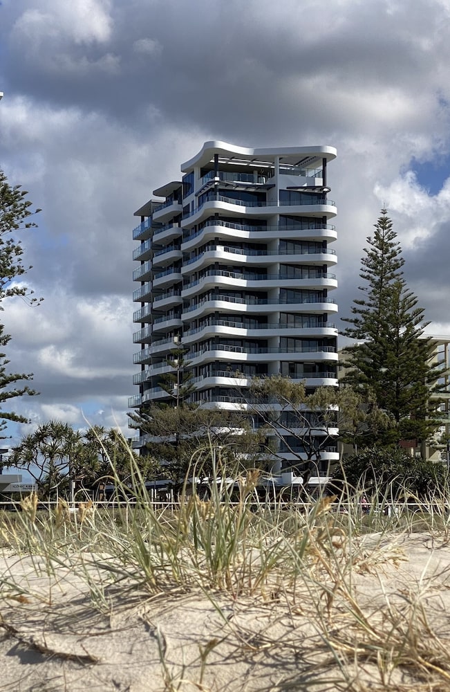 X Kirra Apartment 1/50