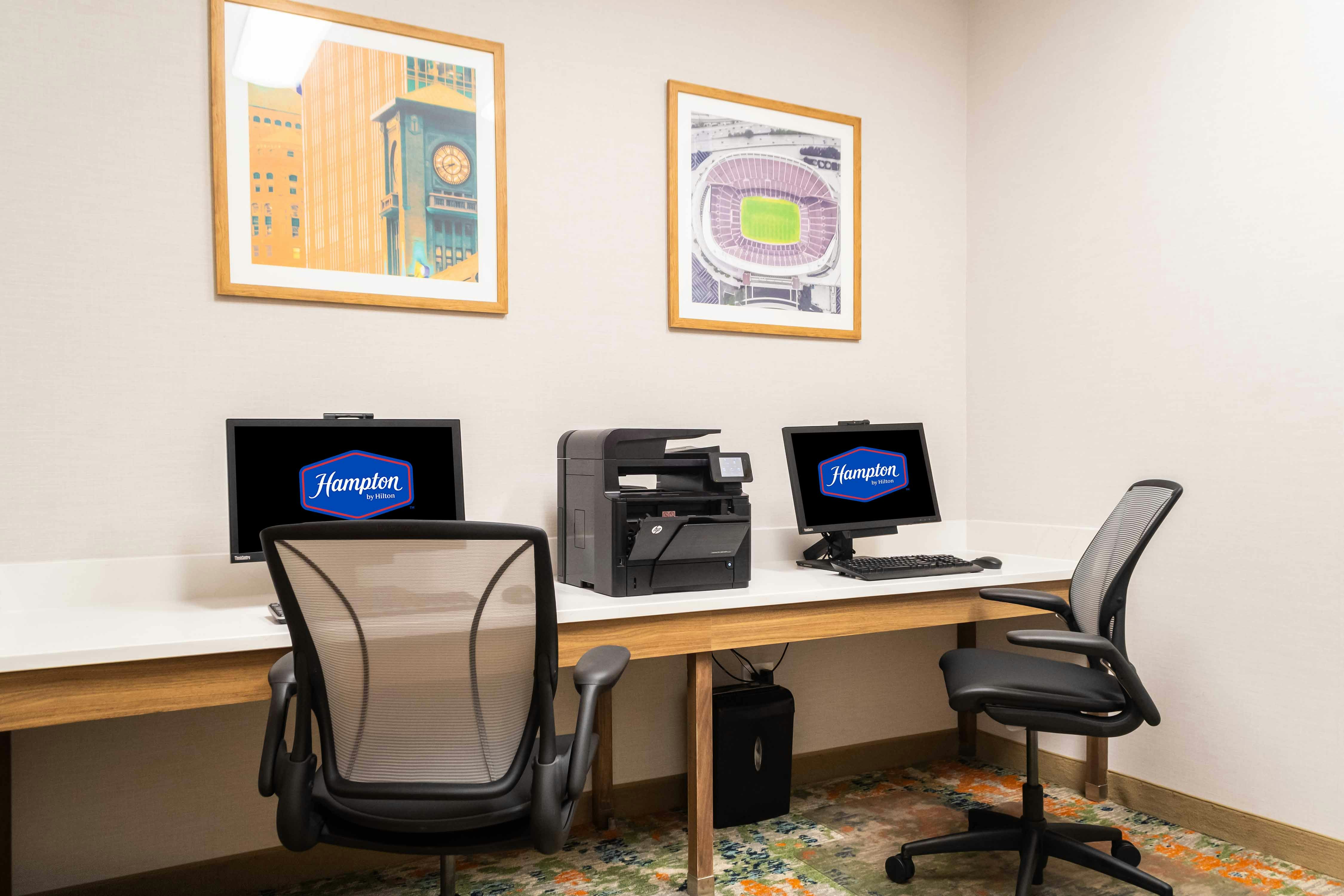Hampton Inn Suites Addison 52/58