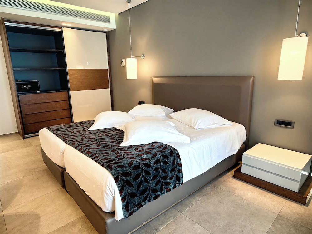 2 Bedrooms, Swim Up, Executive, Suite, 4 Beds, Shared Pool, 2 Sofa, Astir Odysseus Kos Resort and Spa 6/9