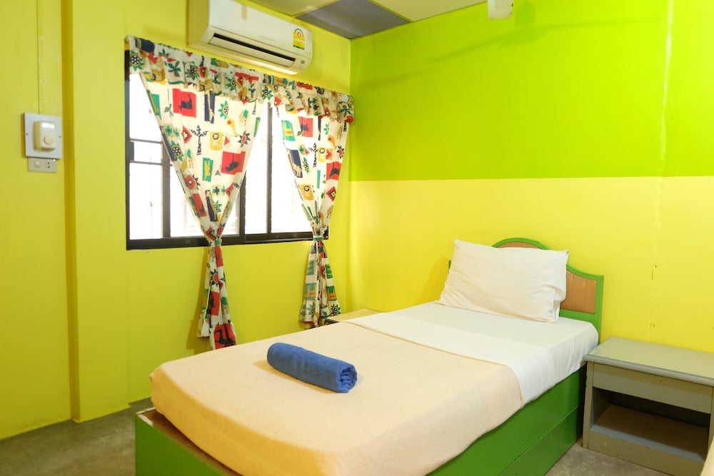 B&B House & Hostel 35/36