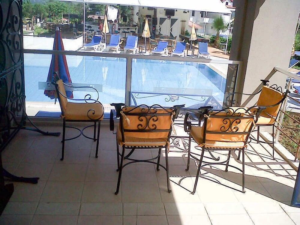 ANT APART HOTEL 25/50