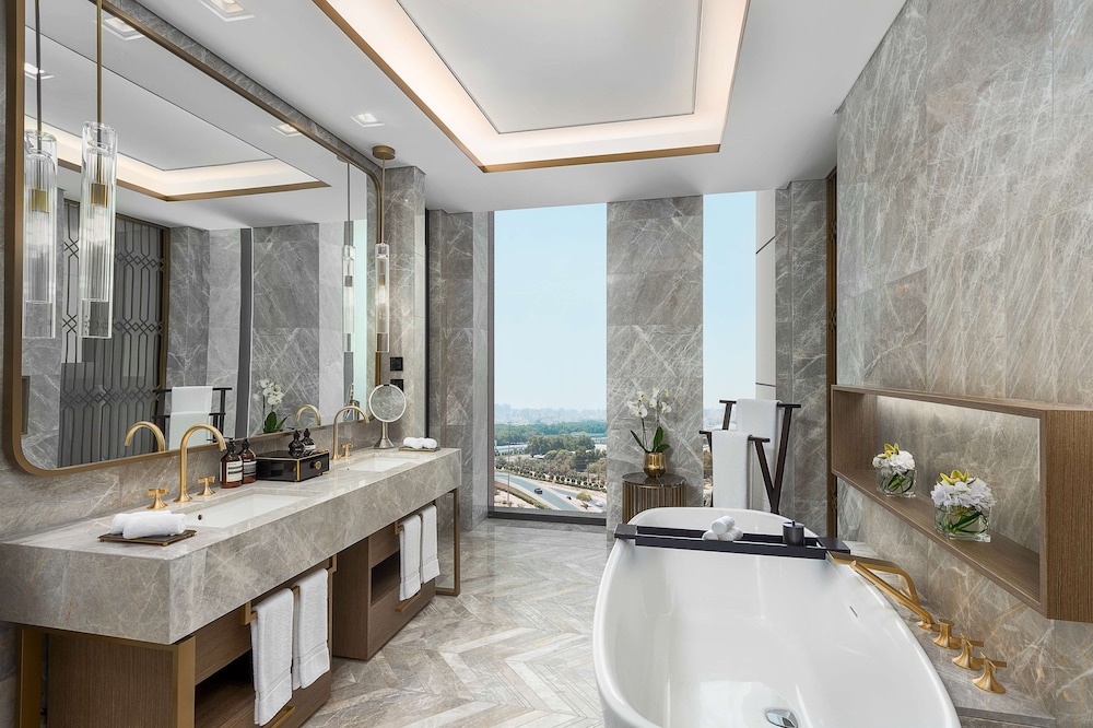 Waldorf Astoria Kuwait 22/81