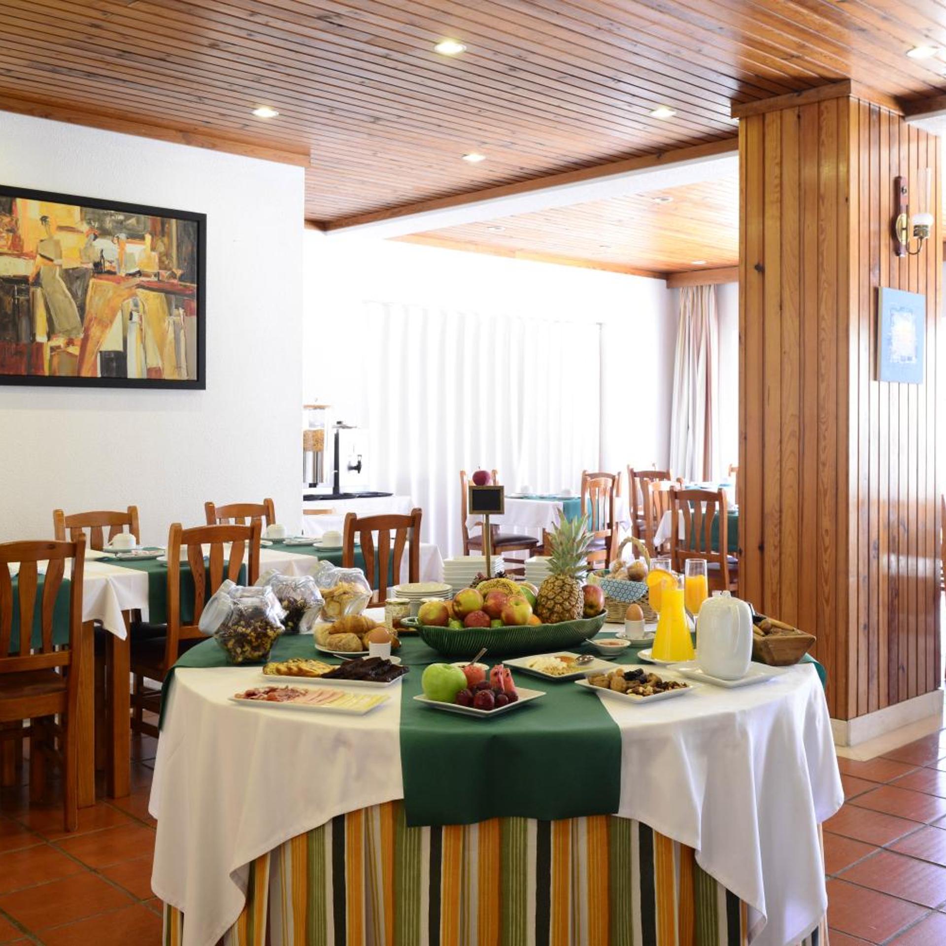 Hotel Dom Nuno 37/49