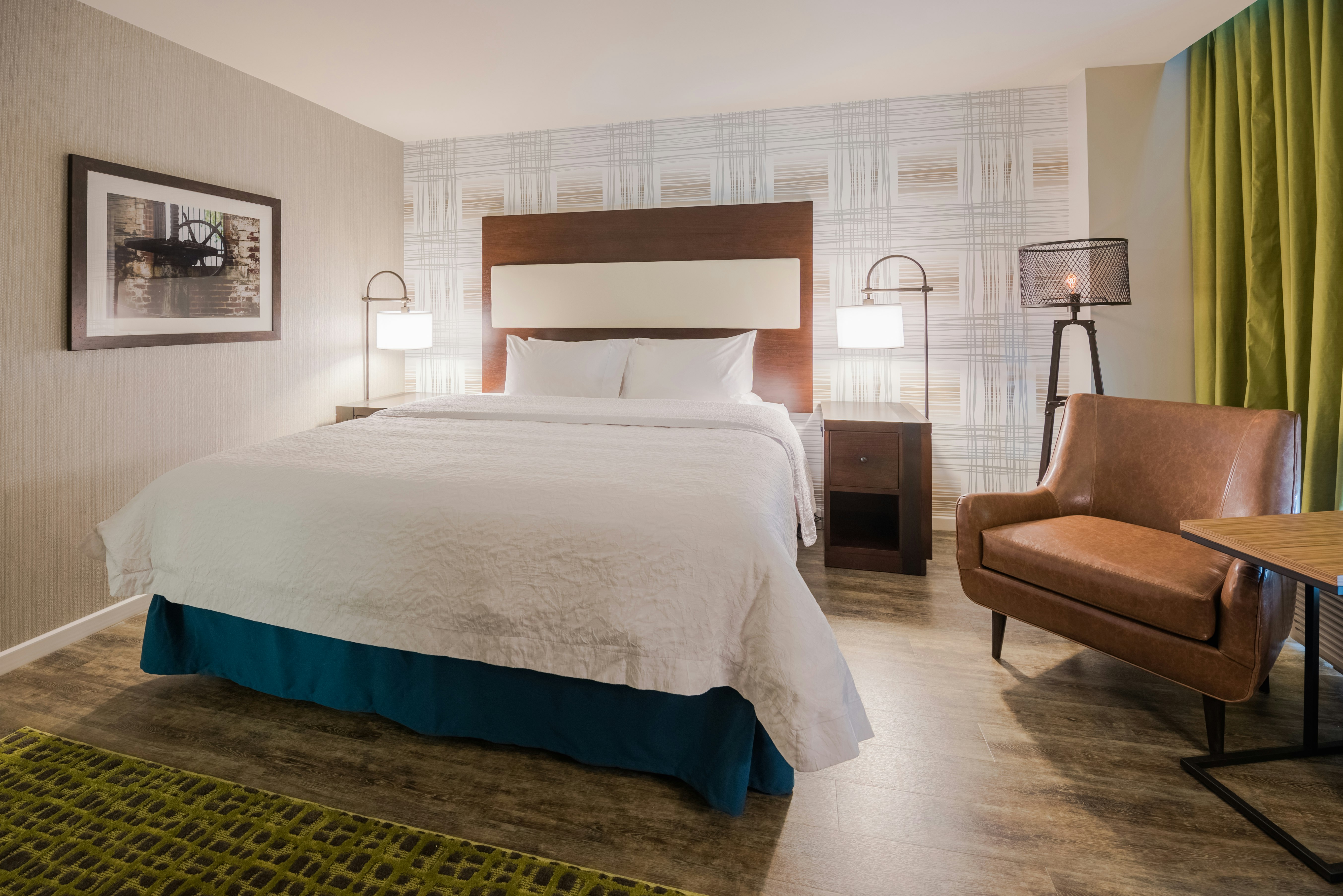 ROOM, KING BED, STADIUM VIEW